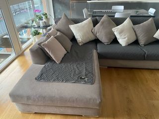 Divano angolare grigio chiaro