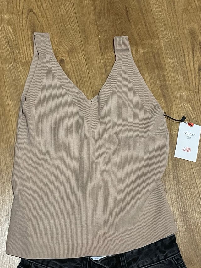 Top beige (talla M)  & Jeans negros