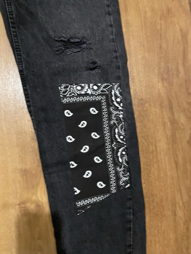 Top beige (talla M)  & Jeans negros