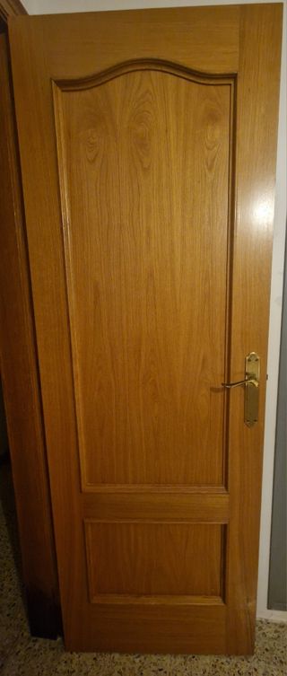 2 Puertas madera maciza 