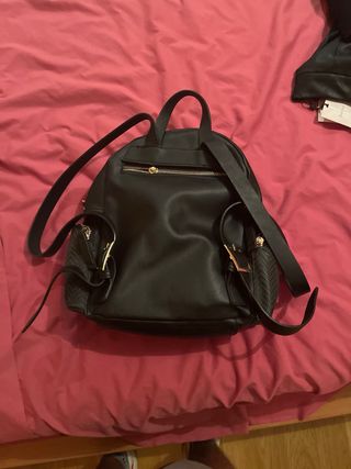 Mochila Parfois negra de cuero