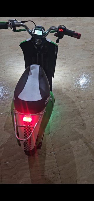 Mini Vespa Eléctrica Infantil