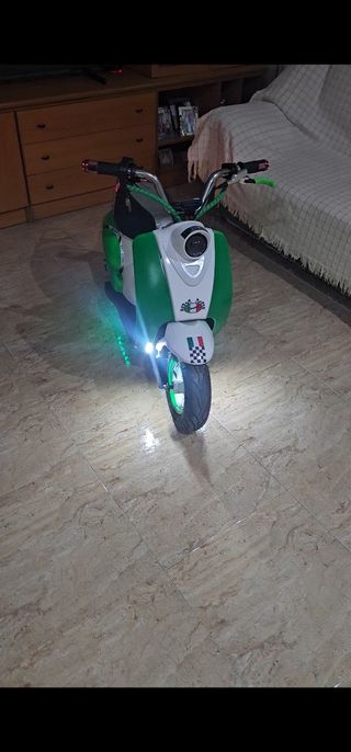 Mini Vespa Eléctrica Infantil