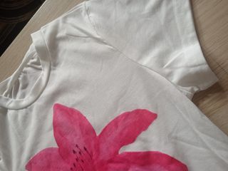 Camiseta blanca - Flor rosa