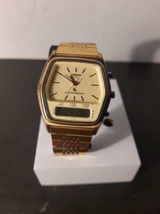Reloj Citizen dorado analógico digital