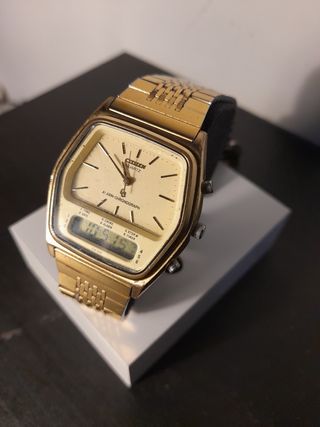 Reloj Citizen dorado analógico digital