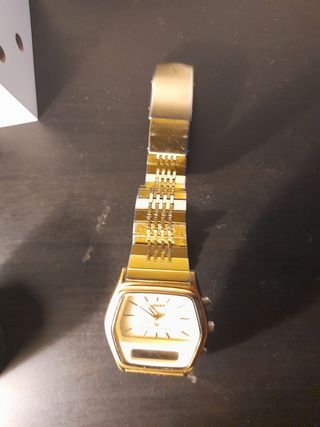 Reloj Citizen dorado analógico digital