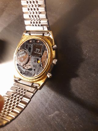 Reloj Citizen dorado analógico digital