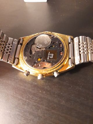 Reloj Citizen dorado analógico digital
