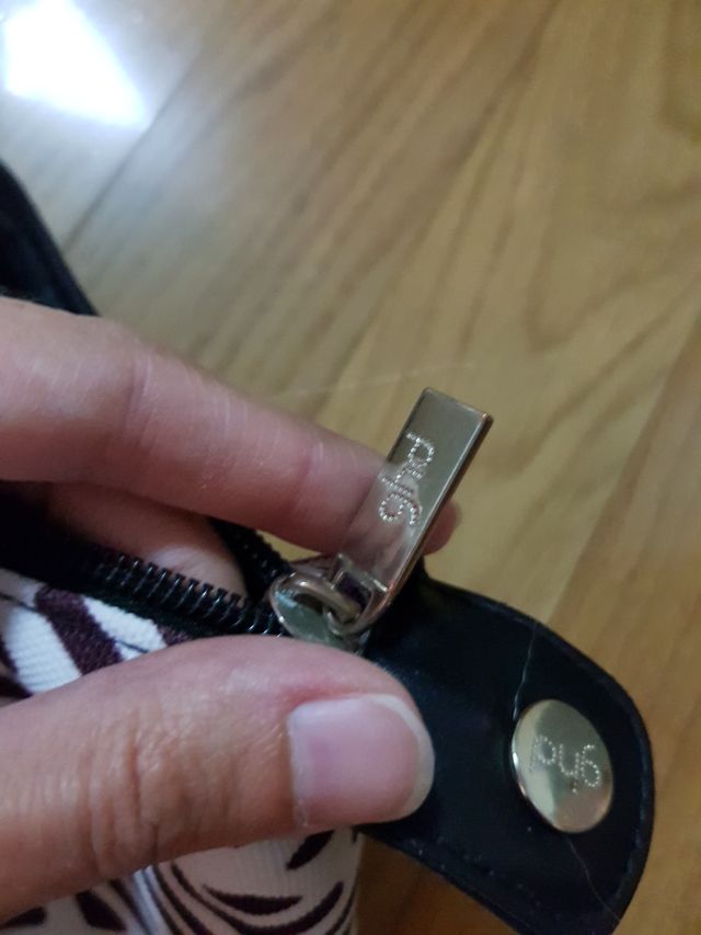 Borsa mare marca ghd + pochette ghd nera