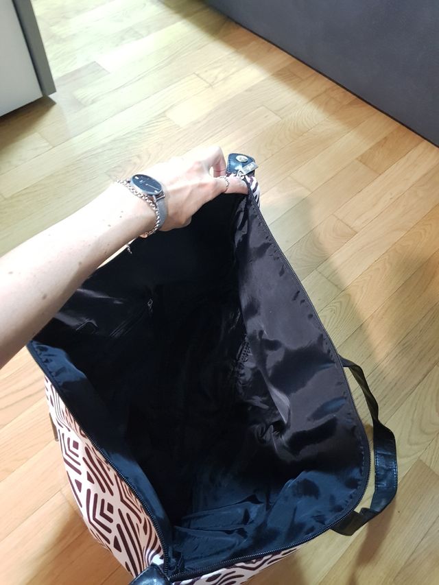 Borsa mare marca ghd + pochette ghd nera