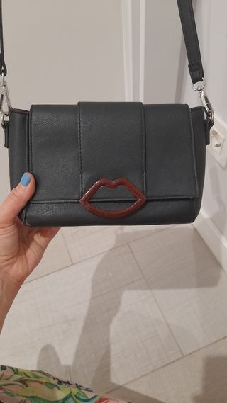 Bolso S.Oliver negro - cierre labios rojos