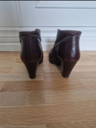 Botines Eva vs Maria marrones