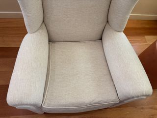 Sillón orejero beige
