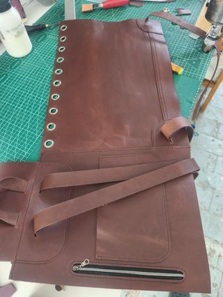 Bolso mochila de cuero hecha 100% a mano