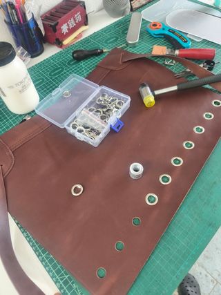 Bolso mochila de cuero hecha 100% a mano