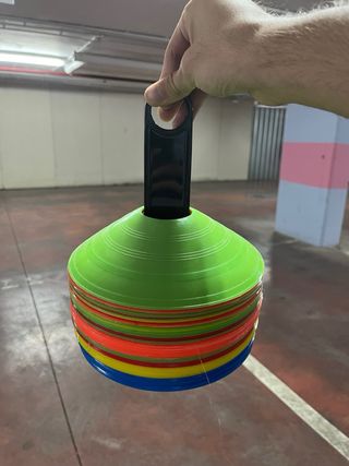 Conos entrenamiento fútbol.