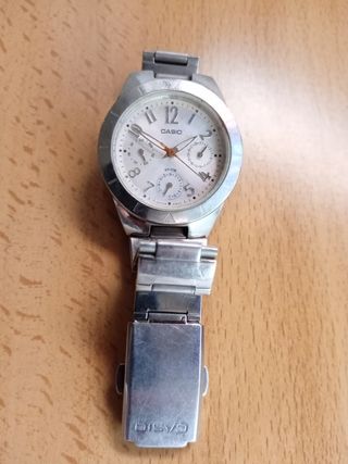 Reloj CASIO plateado mujer
