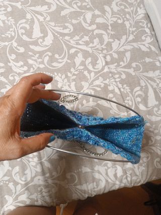 Bolso crochet azul y plateado 