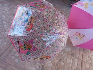 1 Paraguas LOL y 1 princesas Disney 