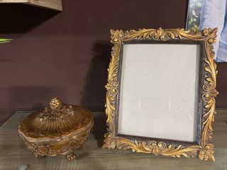 Elegante juego de tocador dorado