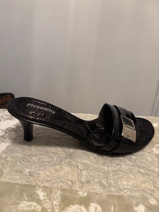 Tacones Piccadilly negros