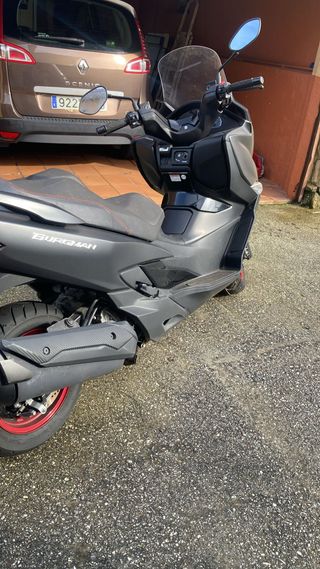 suzuki Burgman 400  año 2016  con 3500Km