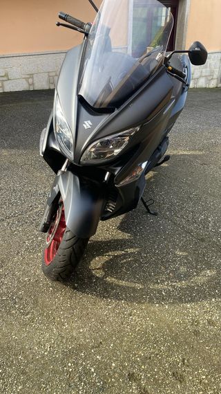 suzuki Burgman 400  año 2016  con 3500Km