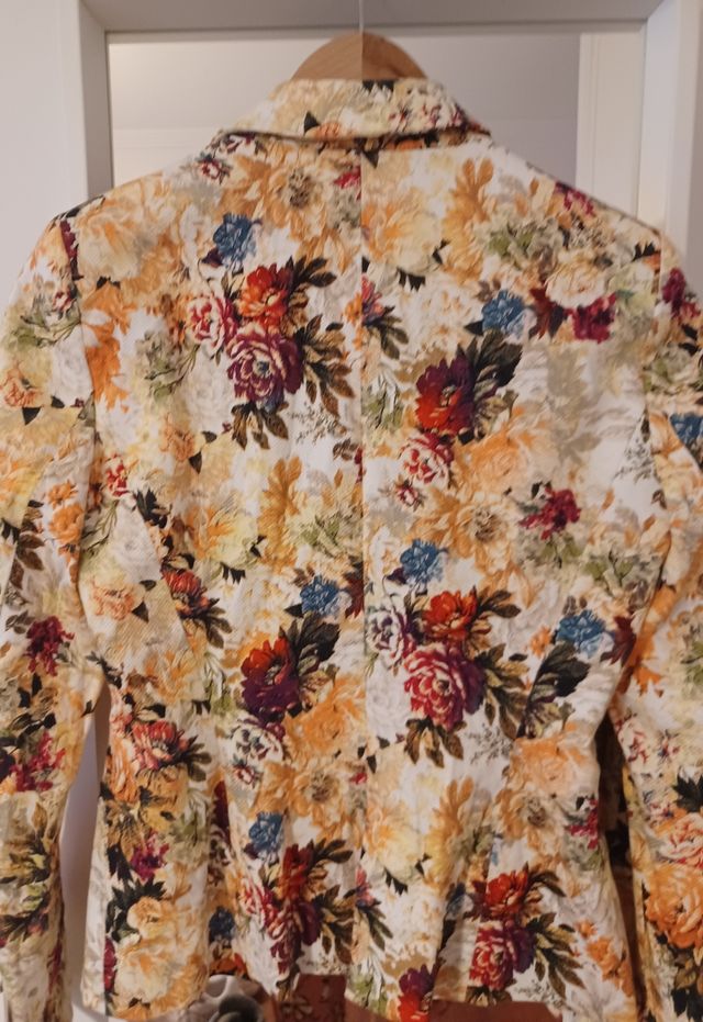 Chaqueta Zara Basic flores-S