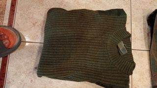 Chaquetón y ropa militar verde