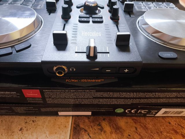 Mesa de mezclas Hercules Universal DJ