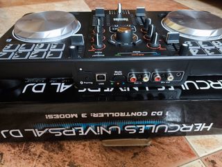 Mesa de mezclas Hercules Universal DJ