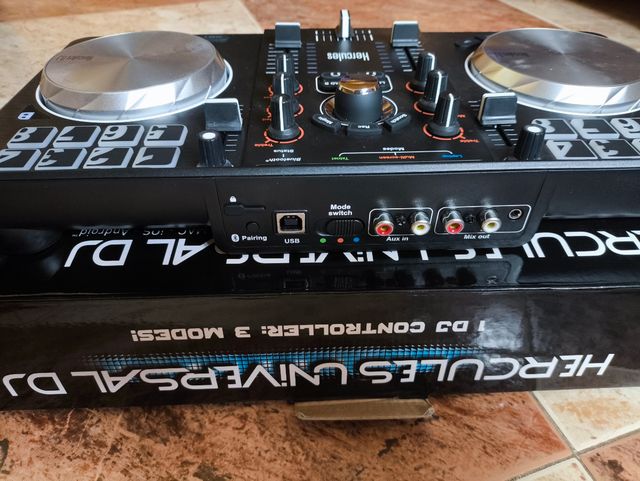 Mesa de mezclas Hercules Universal DJ