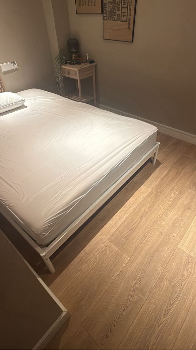 Cama Ikea blanca metálica sin colchón