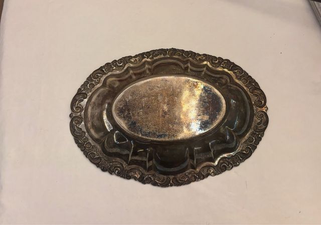 Bandeja ovalada metal plateada