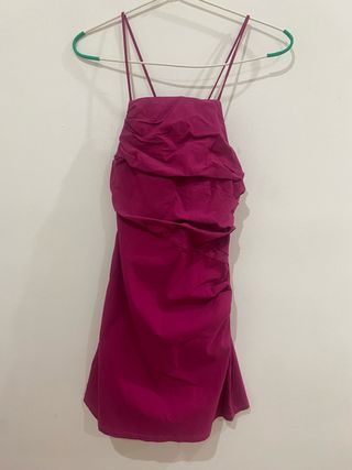 Vestido corto buganvilla ajustado.