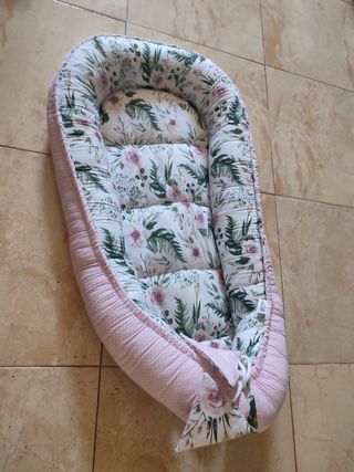 Cuna nido bebé floral