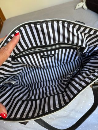 Bolso tote amarillo Marc Tetro. Dibujo de Teckel