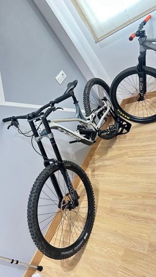 Commencal Supreme V4 - Bicicleta DH