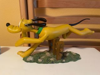 Figura Pluto saltando