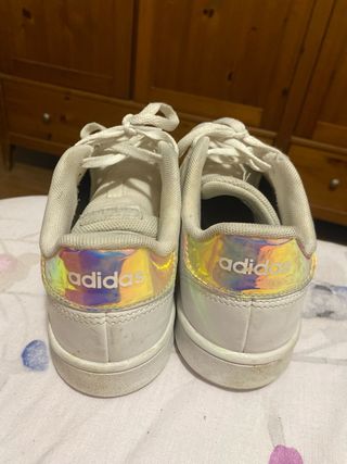 Zapatillas Adidas blancas efecto iridiscente