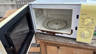 Microondas Rommer - Blanco