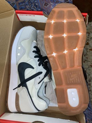 Zapatillas Nike - Beige/Blanco