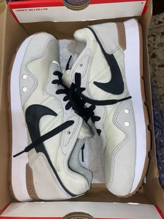 Zapatillas Nike - Beige/Blanco