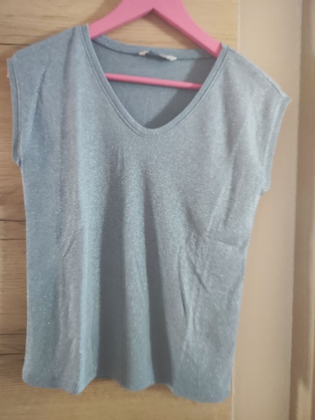 Camiseta azul brillante