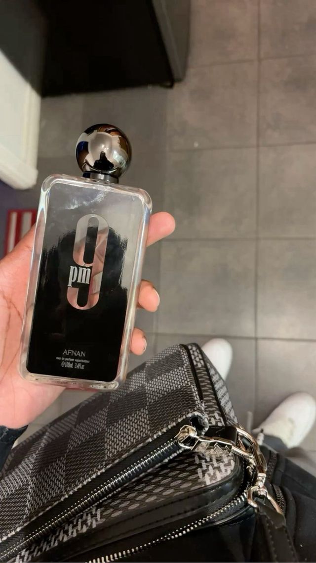 9PM Black de Afnan.