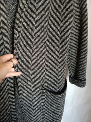 Abrigo Zara largo - Negro y Gris. Jaspeado espiga.