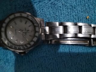 Reloj de pulsera plateado