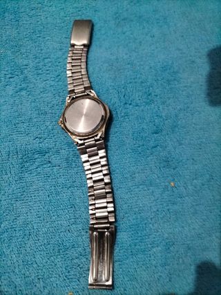 Reloj de pulsera plateado