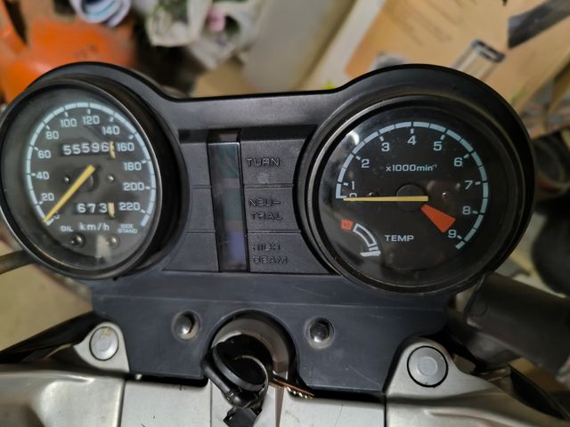 Cuentakilometros + Bomba de agua 